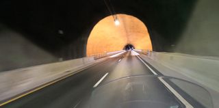 Arrangement of lights in the middle of the tunnel