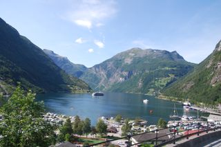 Cruise ship a common in Geiranger